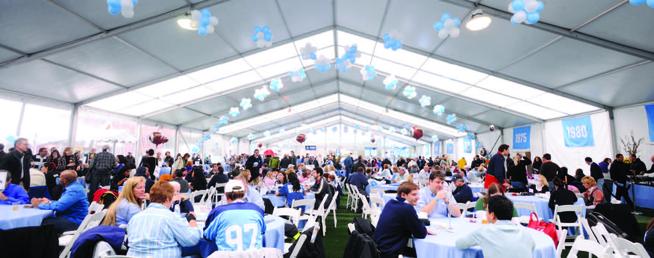 Alumni, students, parents and friends enjoy a gourmet lunch under the Big Tent at Homecoming 2009. PHOTO: EILEEN BARROSO